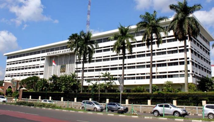 Diduga KKN, Bupati Kepsul Dilaporkan ke Kejagung