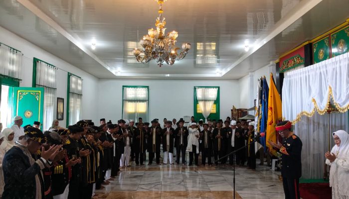 Sultan Tidore Husain Alting Sjah lantik 12 Bobato Adat Kesultanan Tidore dan satu Wazirul Muadzam
