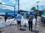Gelombang Tinggi, Pasir Pantai Naik di Pelabuhan Bastiong