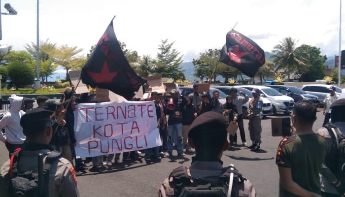Pelayanan Di Pasar Tidak Maksimal, Pemkot Ternate “Didemo”