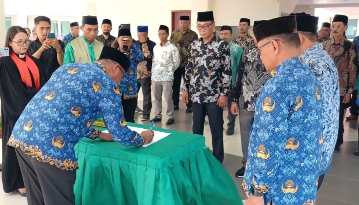 Wabup Halut lantik pengurus Forum Komunikasi Umat Beragama (FKUB) Halmahera Utara.