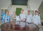 BRI Cabang Soasio salurkan bantuan hibah Mobil Ambulance kepada Pemda Haltim
