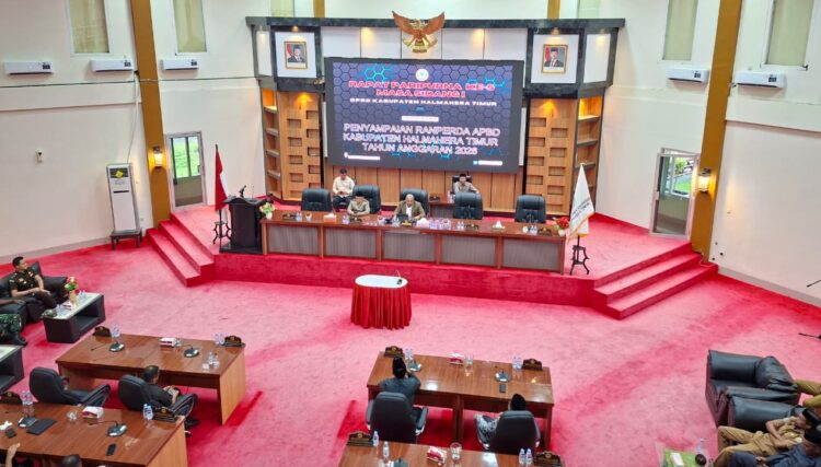 Suasana rapat paripurna ke-5 masa sidang I DPRD Haltim.