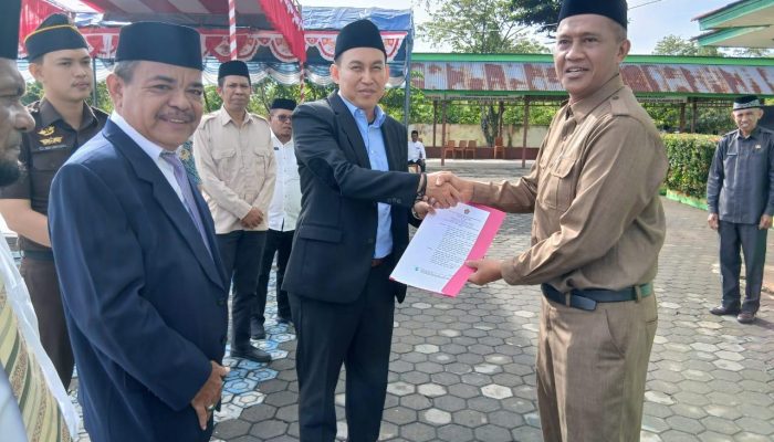 HAB ke-80 di Haltim, Sekda Ricky Jadi Inspektur Upacara dan Serahkan Izin Operasional Madrasah