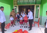 KUA Galela Utara Bagi Sembako kepada Anak Yatim Piatu dan Janda