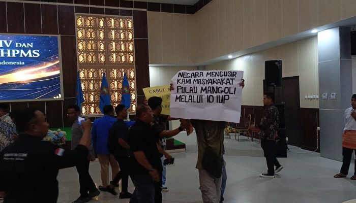 Aksi Damai Tolak 10 IUP Mangoli Dibalas Kekerasan di Kongres HPMS