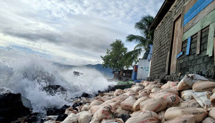 Banjir Rob Kembali Terjang Pesisir Desa Soasio, Warga Minta Solusi Pemerintah
