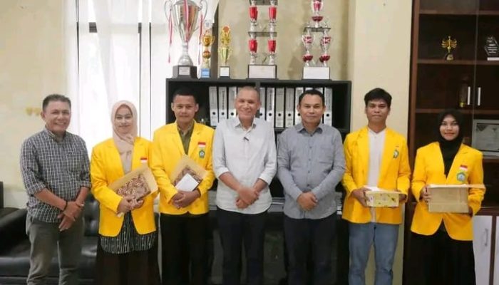 Sabet 2 Medali Emas di IMTQ Internasional, Mahasiswa Unkhair Dapat Penghargaan Rektor