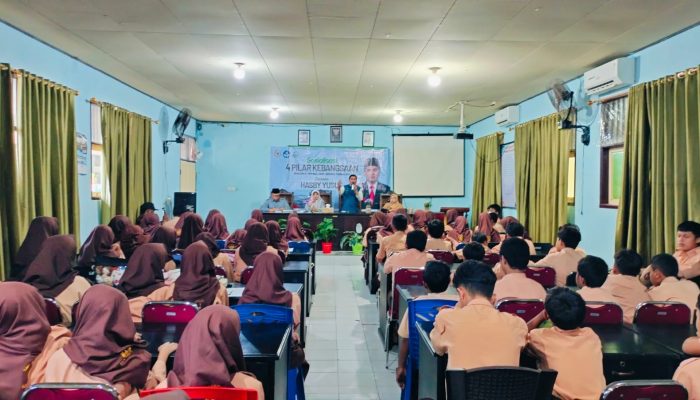 Anggota DPD Hasby Yusuf Tanamkan Nilai Empat Pilar Kebangsaan di SMP N 1 Ternate