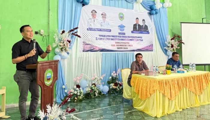 Sekda Haltim Hadiri Wisuda Sekolah Lansia Tangguh